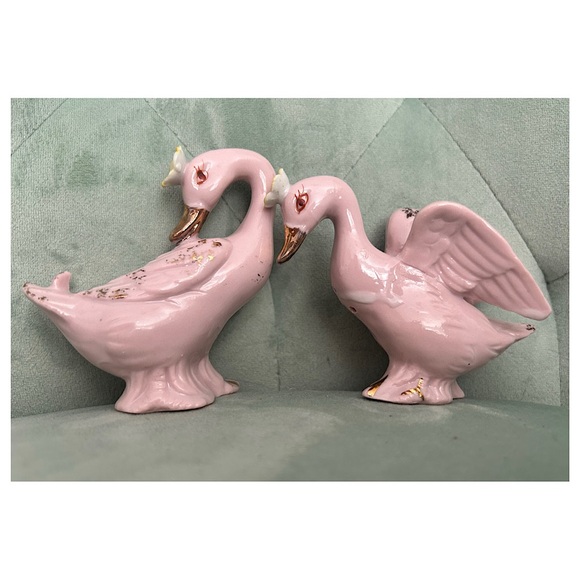 Vintage ceramic Swan? Geese? Salt & Pepper Shakers. Beautifully Hand painted. - Picture 1 of 11